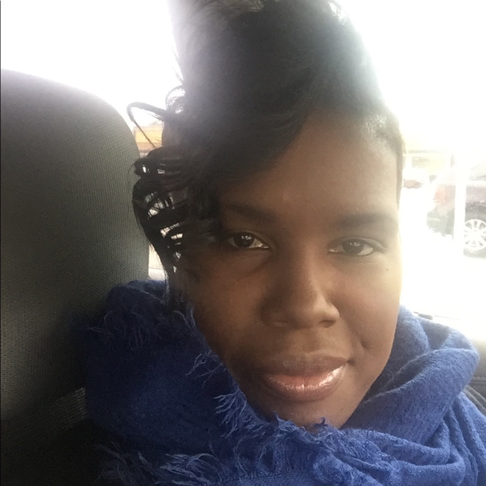 Meet your Posher, Nikia